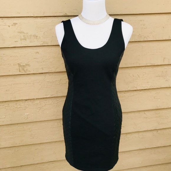 🎉 HP! 🎉Carmen Marc Valvo little black dress! - Picture 5 of 8